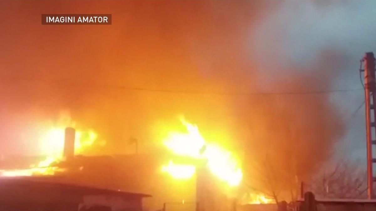 incendiu puternic in judetul constanta zeci de persoane evacuate din calea flacarilor