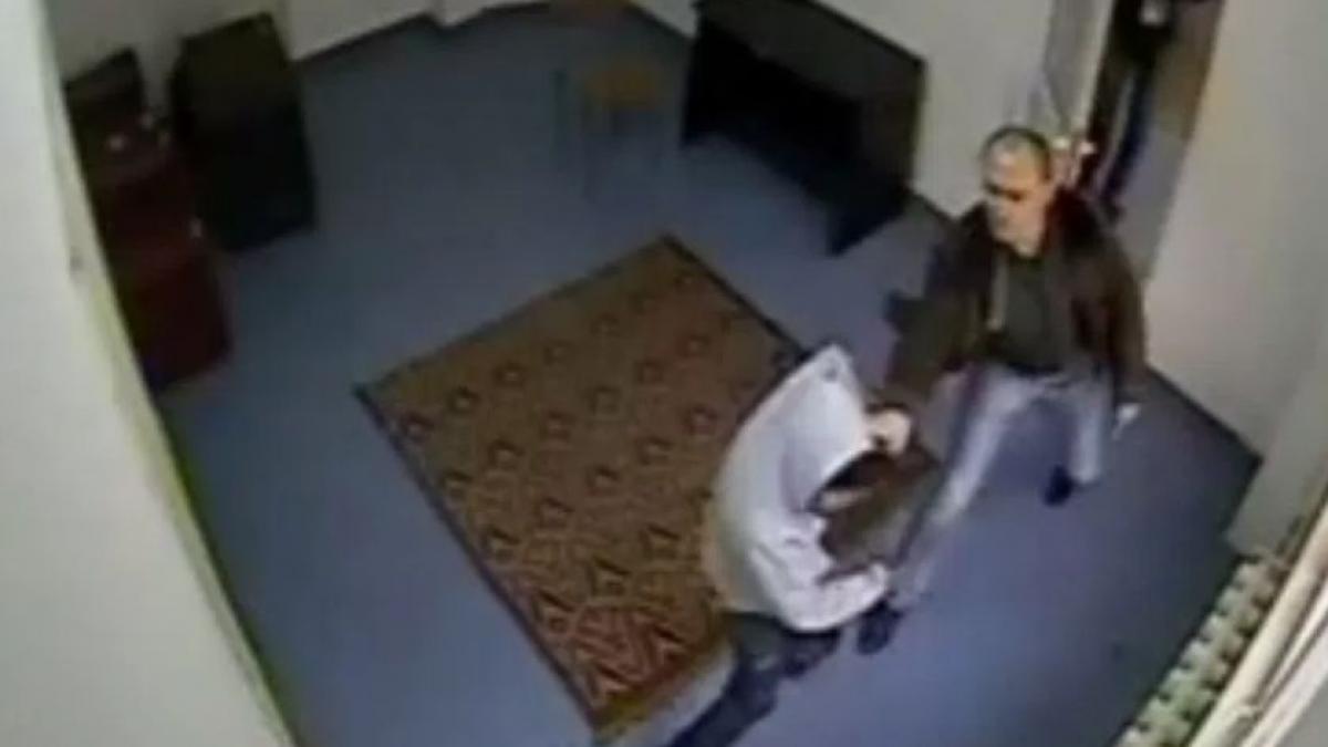 o minora a fost batuta in sediul politiei din piatra neamt fostul comisar sef va raspunde penal