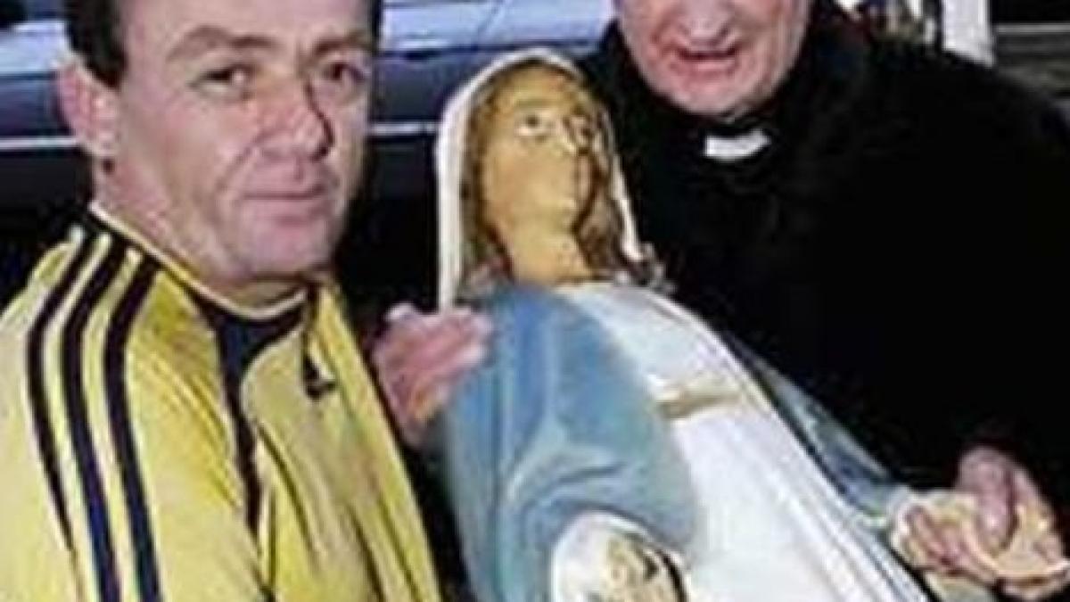 o statuie cu fecioara maria i a aparut ca prin minune in gradina dupa cativa ani a aflat cum a fost