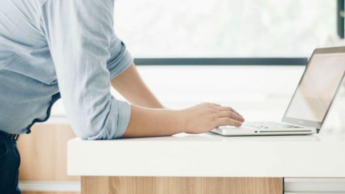 un roman care a accesat contul de facebook al fostei iubite a fost condamnat la doi ani de