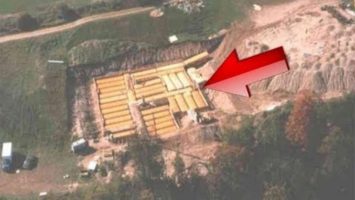 a cumparat 42 de autobuze scolare apoi le a ingropat si a turnat ciment peste ele toata lumea l a