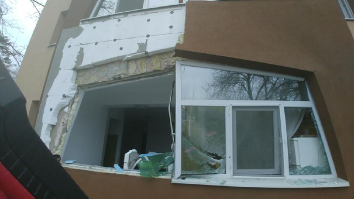 explozie intr un bloc din deva o batrana a ajuns la spital cu arsuri