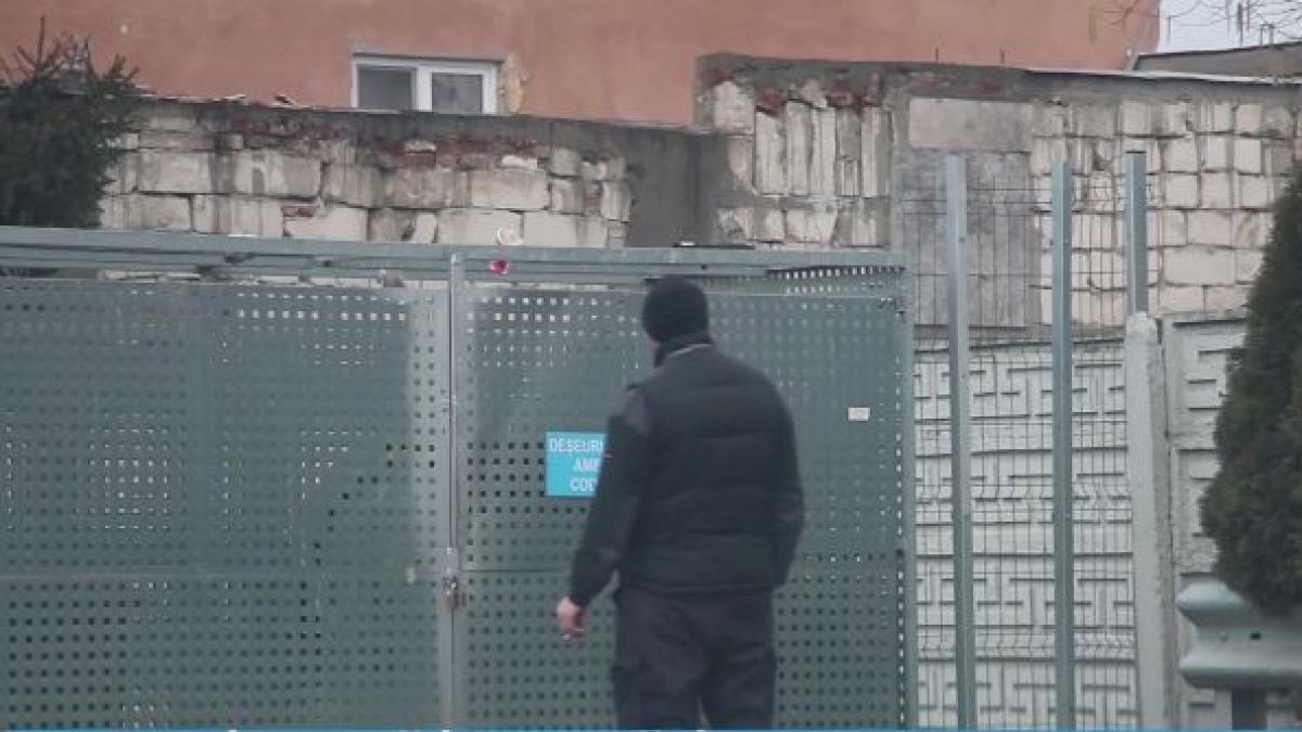 imagini revoltatoare in parcarea unui supermarket din romania video