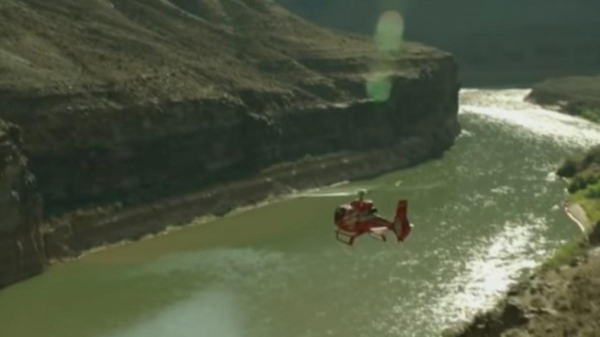 cine erau persoanele care au murit dupa prabusirea unui elicopter in marele canion video