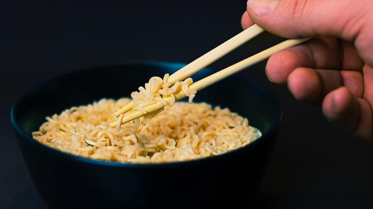 cercetatorii au descoperit ca alimentele ultra procesate cresc riscul de aparitie a cancerului de