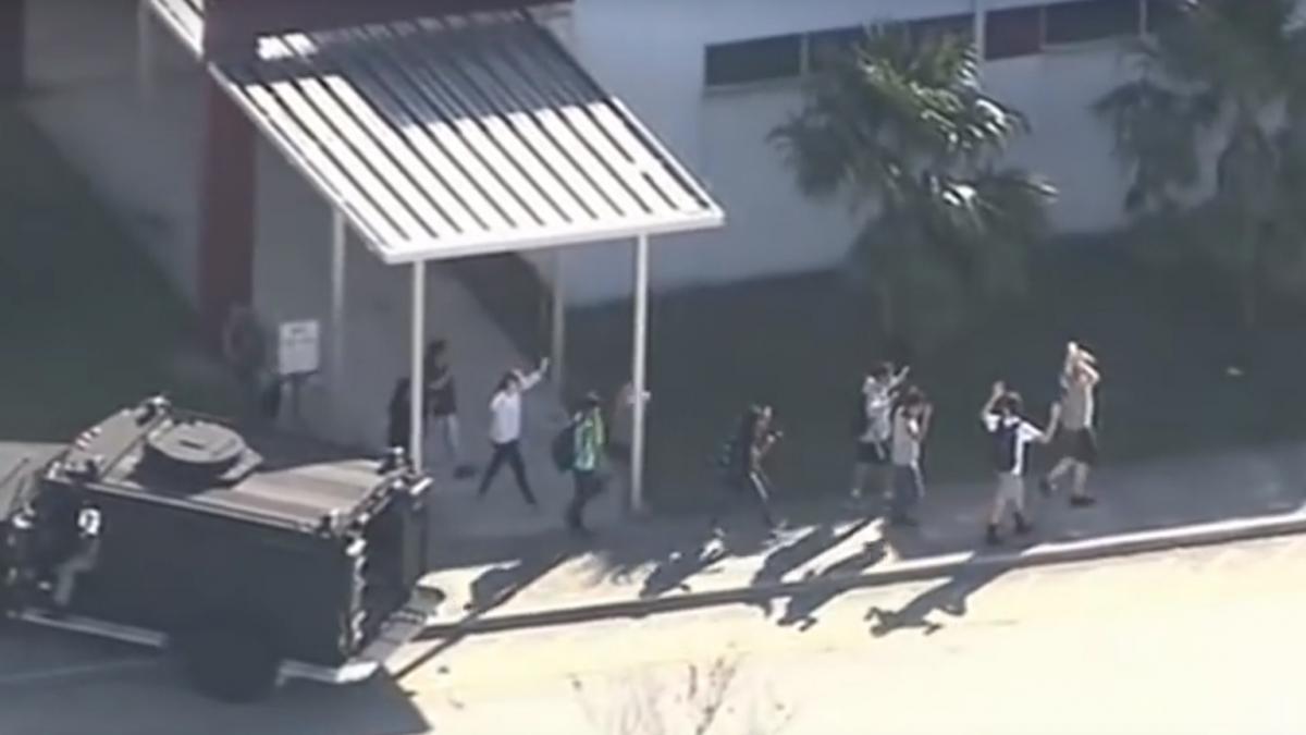 marturiile supravietuitorilor atacului de la liceul din florida am auzit trei focuri de arma apoi