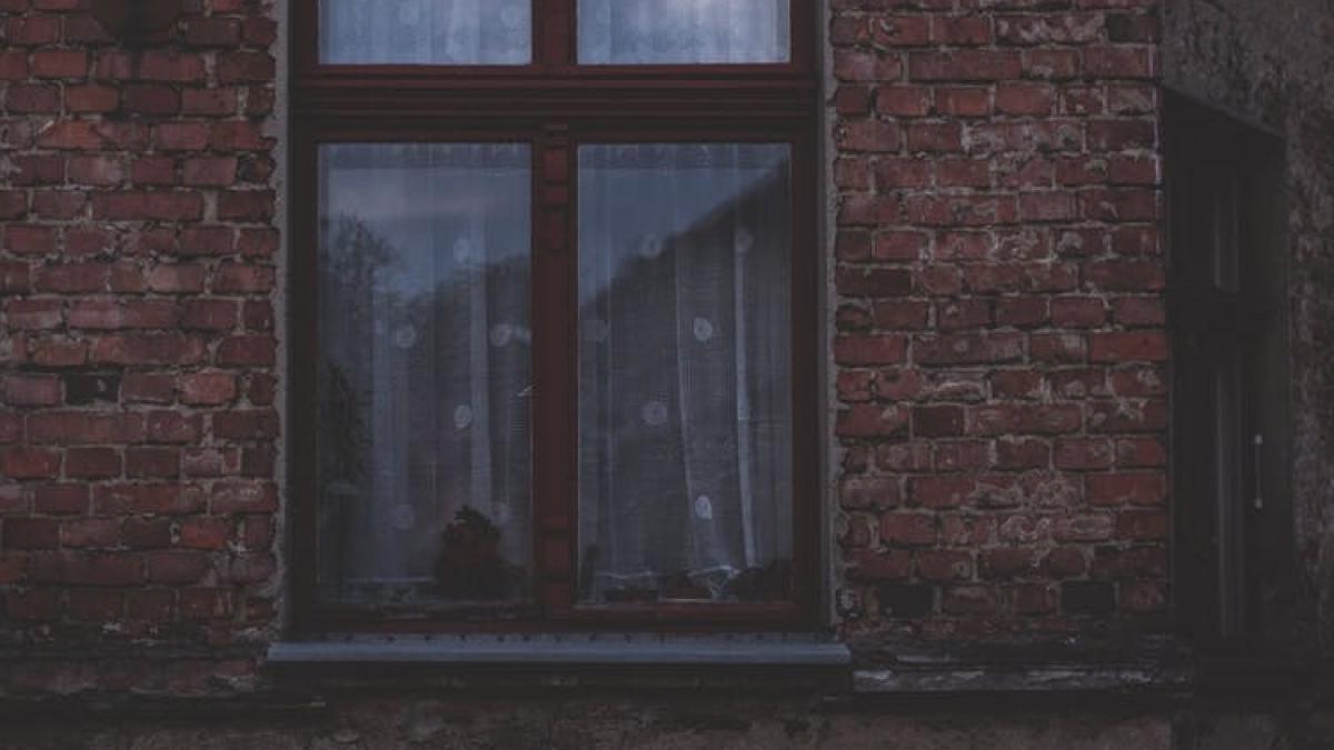 un copil de cinci ani lasat singura acasa la un pas de tragedie autoritatile au luat o decizie care