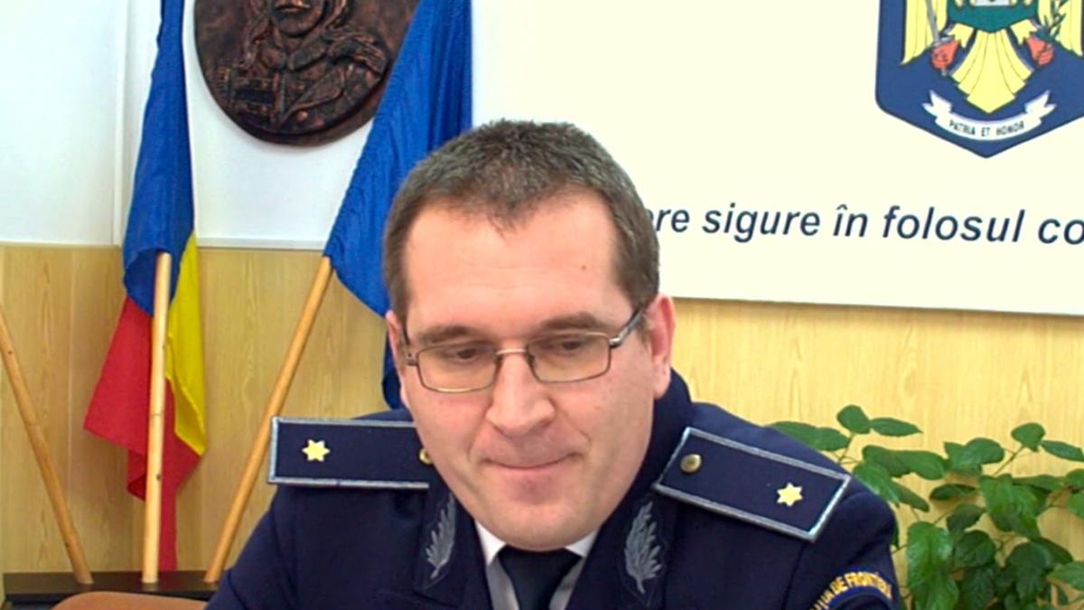 eroul zilei ofiterul care promoveaza micii sahisti