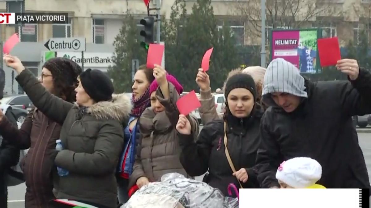 protest al mamelor in piata victoriei
