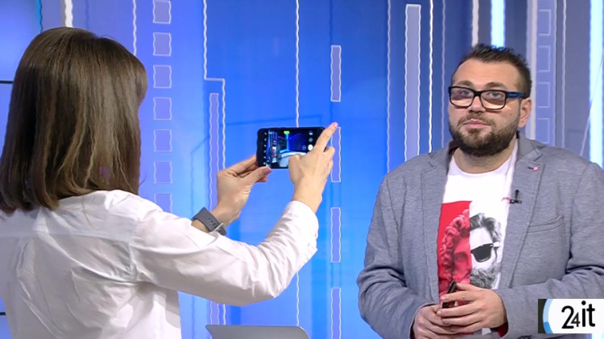 24 it proba foto cat te poti baza pe camera telefonului