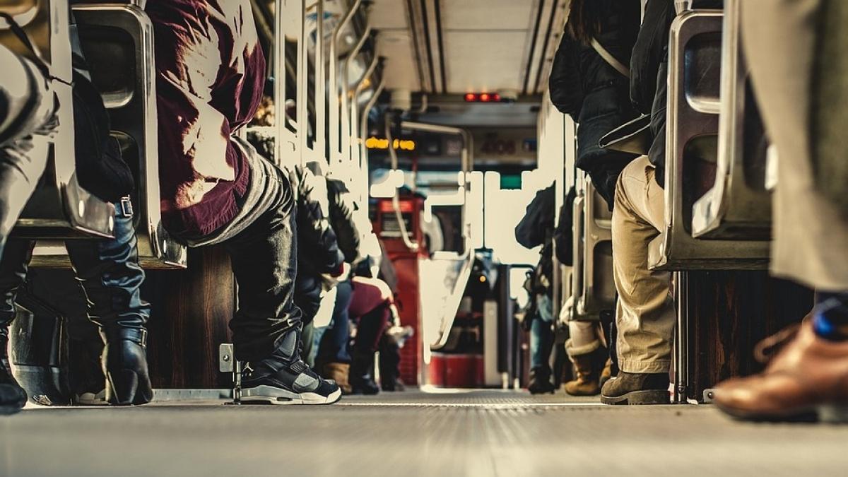 scandal intr un oras din italia un roman a ajuns la spital dupa ce a fost luat la bataie in autobuz