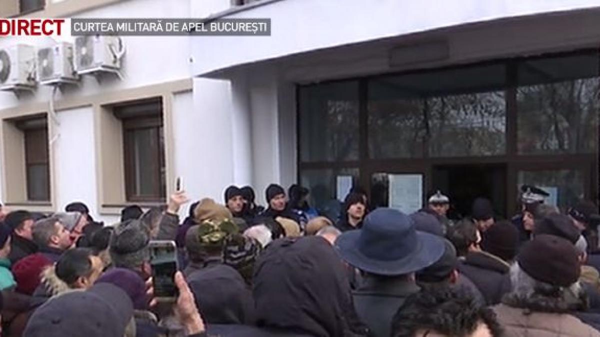 scandal la curtea militara de apel unde se judeca dosarul mineriadei virgil magureanu huiduit si la