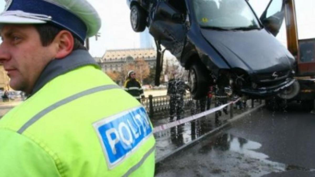 un barbat a cazut cu masina in raul dambovita ce le a spus scafandrilor