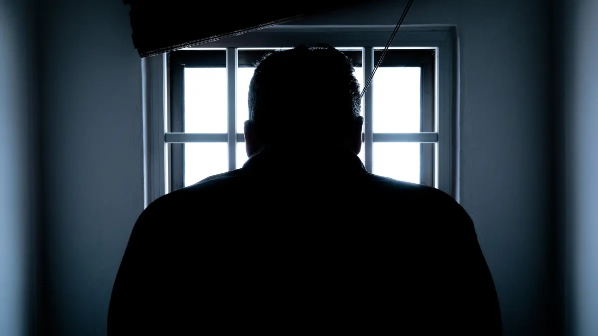 un fost antrenor de fotbal condamnat la ani grei de inchisoare pentru abuzuri sexual