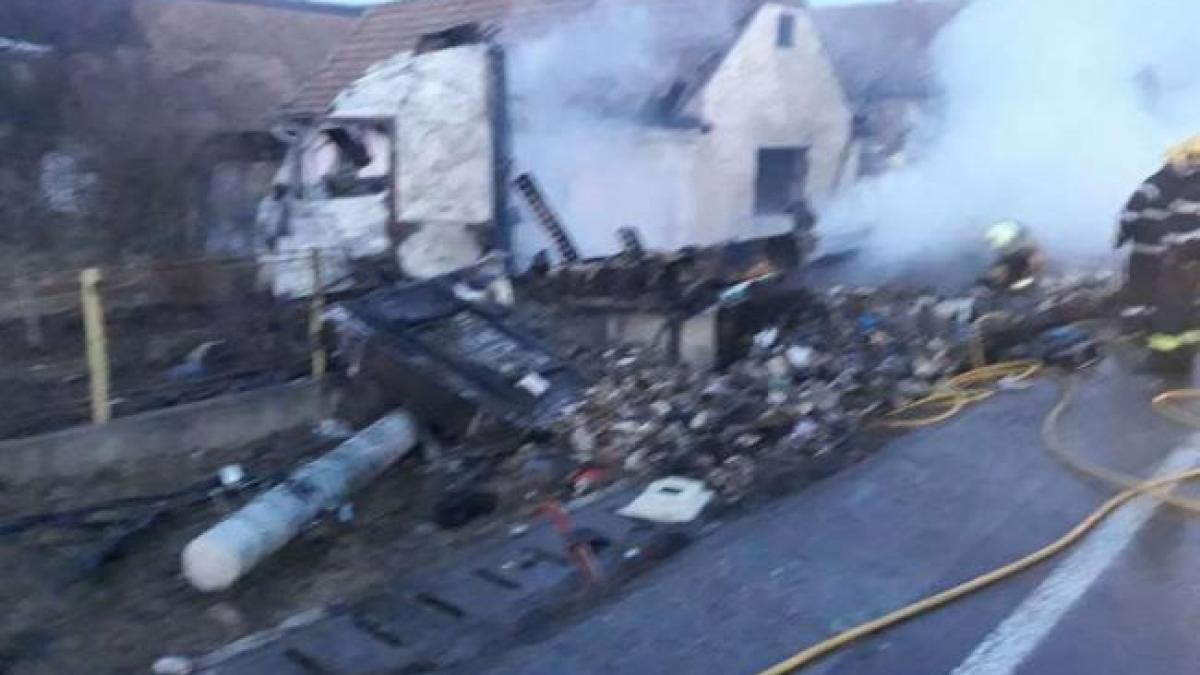 accident teribil in mures un tir cu ciocolata s a rasturnat pe e 60 si a luat foc