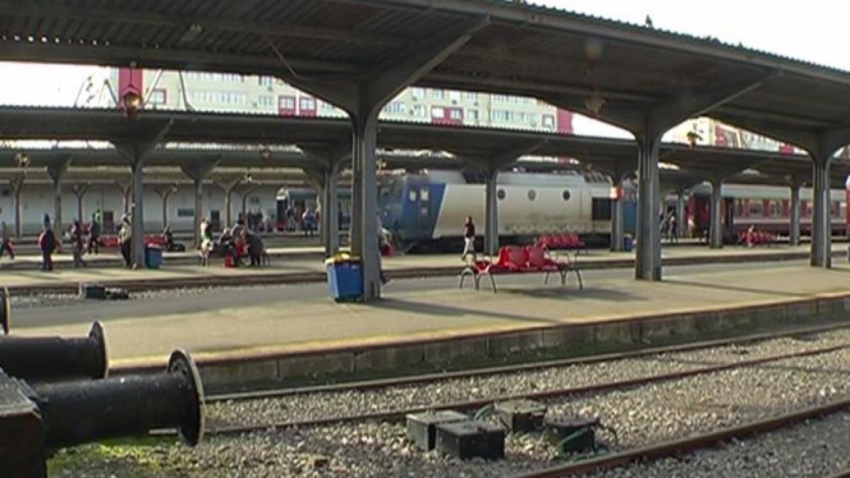 o pasarela s a prabusit peste liniile din gara ploiesti vest