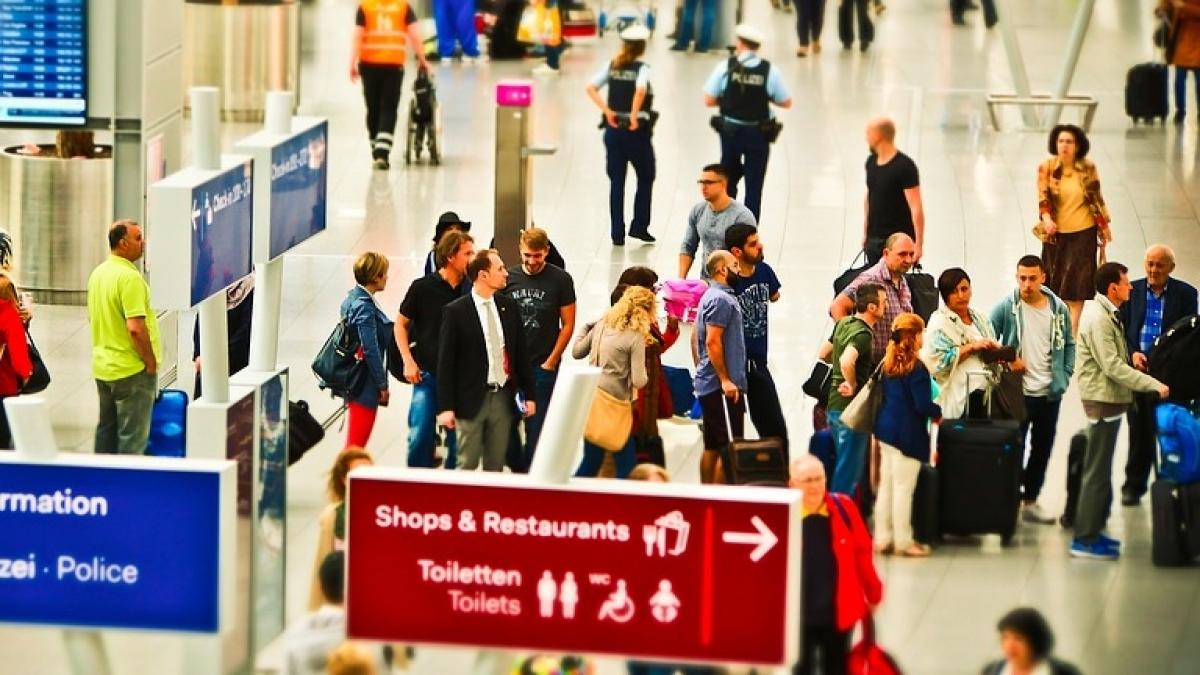 poti sa iei in aeroport toate hainele pe tine si sa nu mai platesti taxa de bagaj raspunsul te va