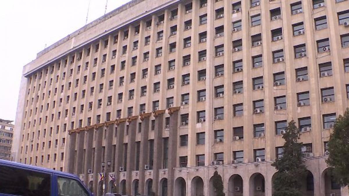 salarii de lux pentru anonimii din ministere o echipa antena 3 i a cautat pe cativa la serviciu