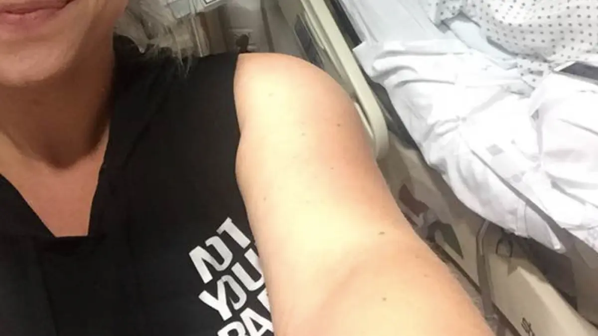 a facut un selfie cand sora ei nastea ce a urmat e de a dreptul incredibil ce se vedea in spatele ei