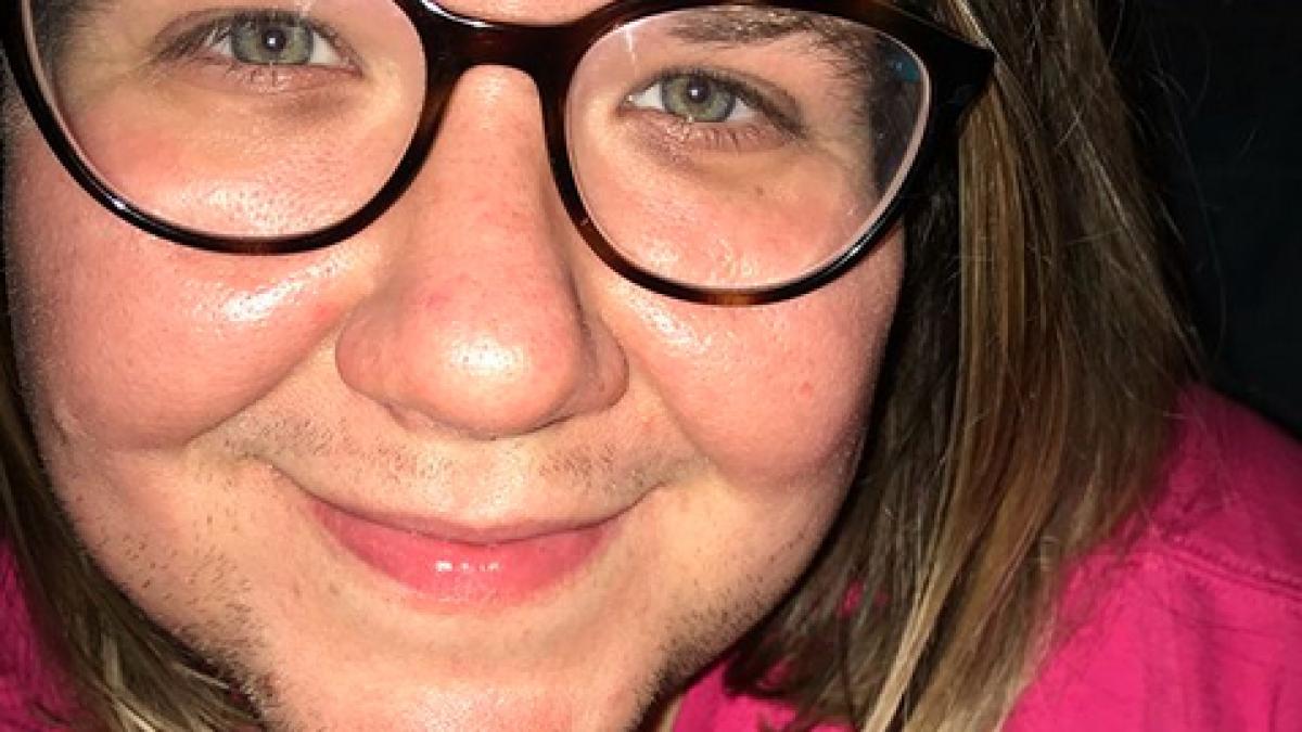 s a trezit intr o dimineata cu ceva ciudat pe ea si s a dus de urgenta la spital medicii i au spus