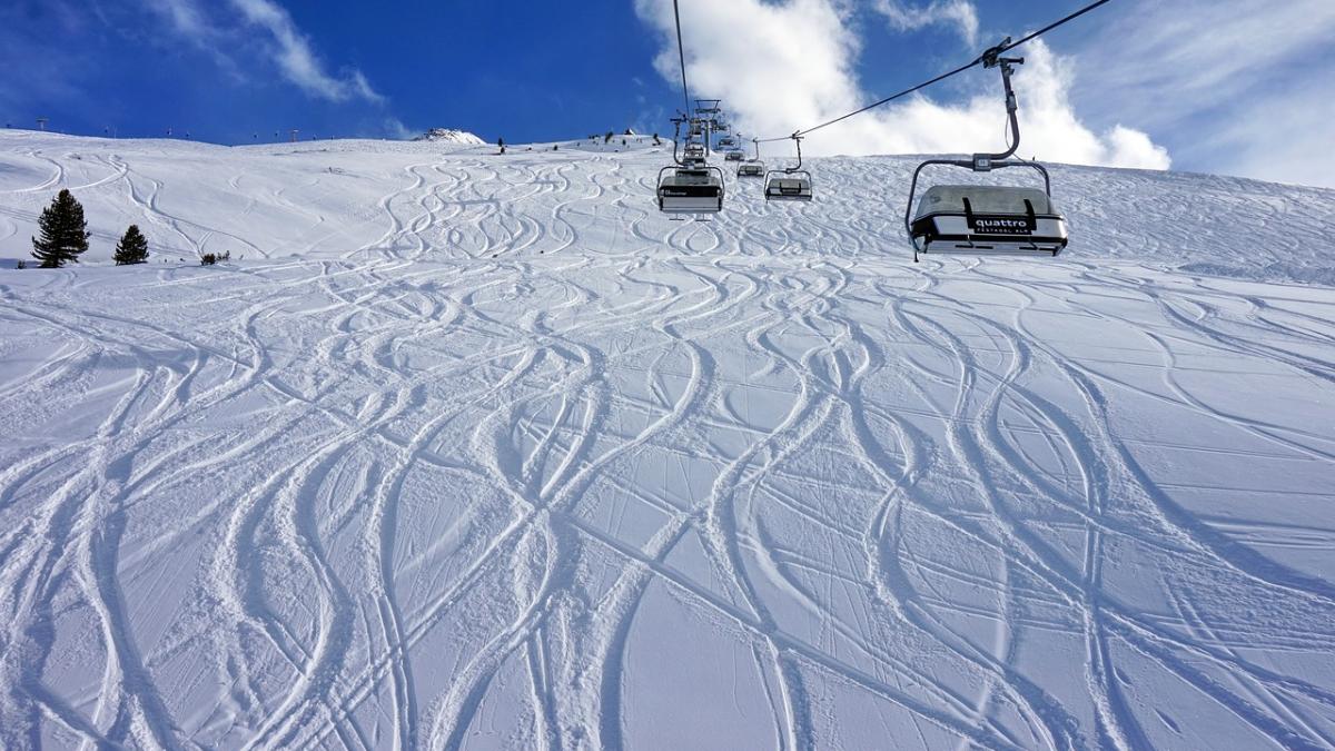 un turist de 49 de ani a murit subit pe o partie de schi la paltinis