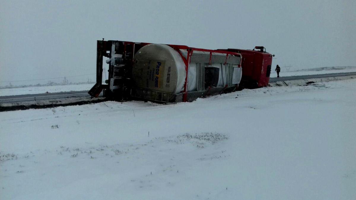 o cisterna incarcata cu substante periculoase s a rasturnat in judetul neamt