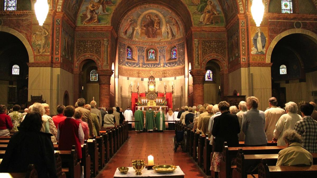 un preot a fost inculpat pentru viol