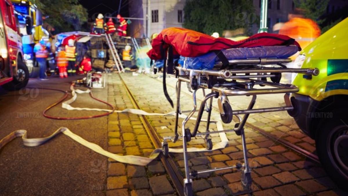 a ajuns la locul accidentului si si a vazut iubitul intins pe jos si plin de sange s a apropiat de