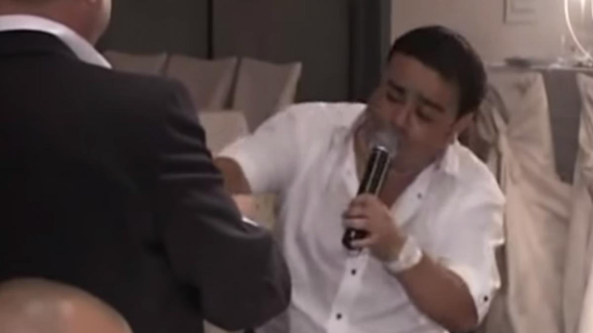 cum a reactionat adrian minune cand a primit 10 lei pentru o dedicatie cei prezenti au crezut ca nu