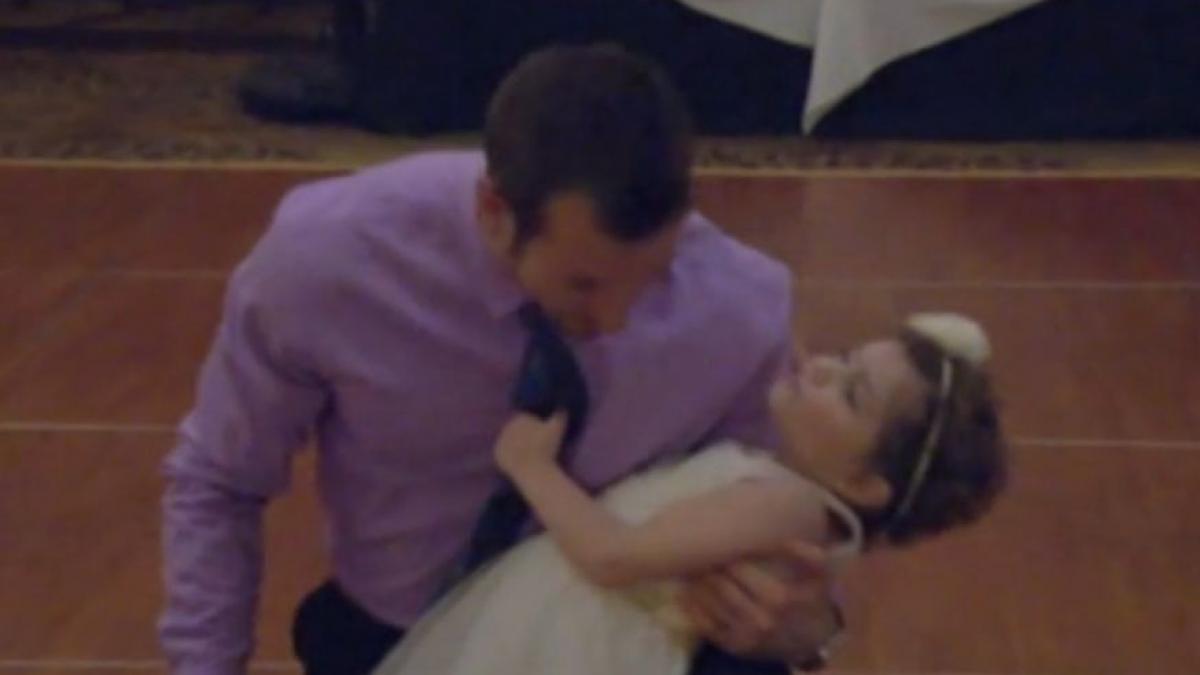 la patru ani s a casatorit cu un barbat cu 25 de ani mai mare este incredibil ce cadou a primit in