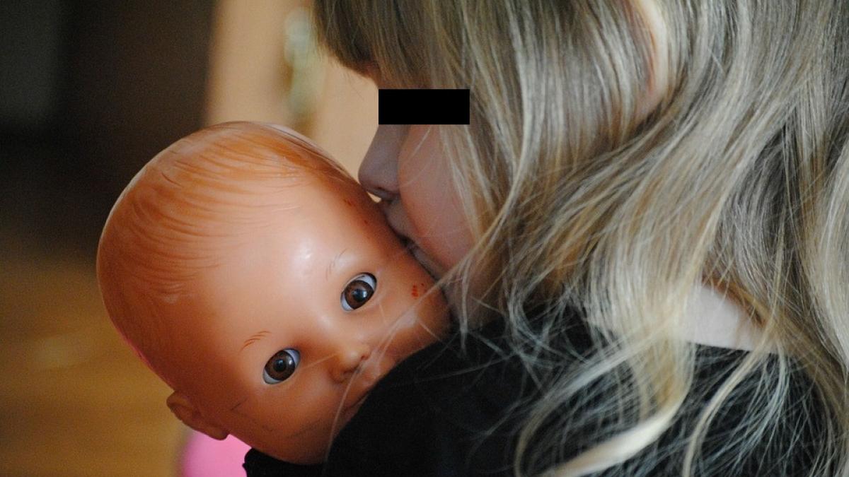 caz uluitor la iasi o fetita de doar 12 ani a adus pe lume gemeni dar unul a murit