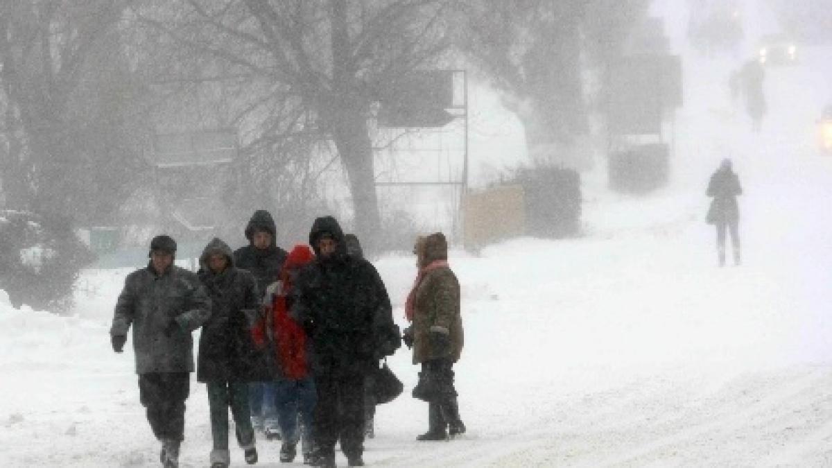 codul portocaliu de ninsori face victime si in capitala 26 de oameni au suferit fracturi entorse