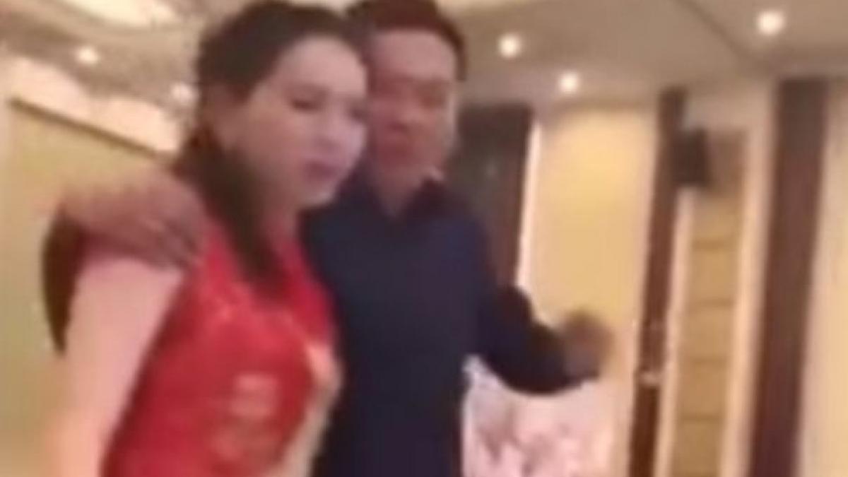 moment inedit la o nunta socrul s a apropiat de mireasa si toti au fost in stare de soc