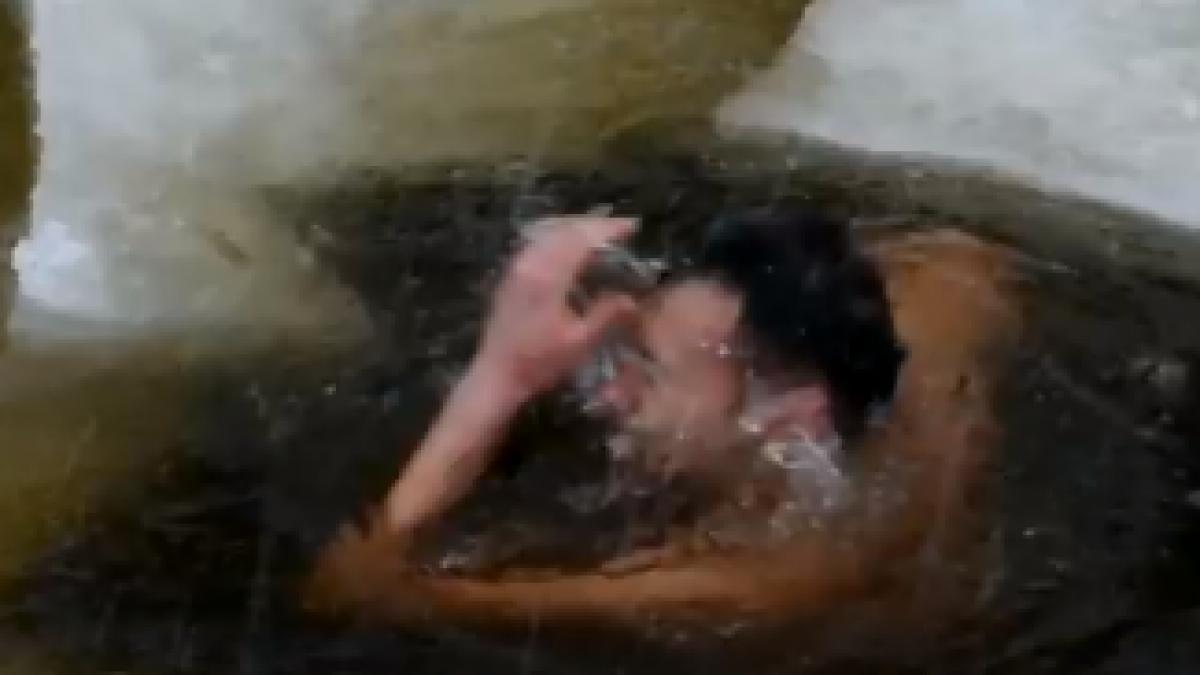 a intrat in apa la 15 grade pentru a prinde pastravi tanarul din suceava i a lasat socati pe toti