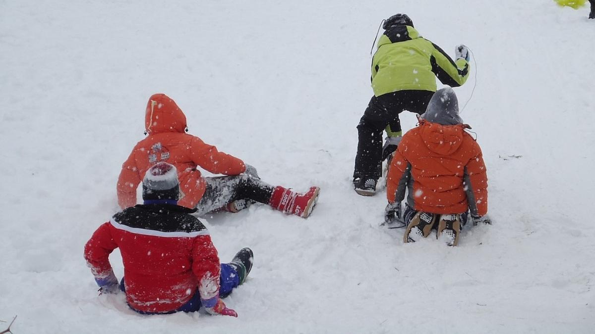 decizie controversata luata de conducerea unei scoli ce le a fost interzis copiilor