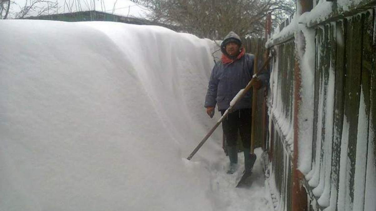 izolati intre blocuri de zapada cat casa romanii de la sate sunt disperati imagini cutremuratoare