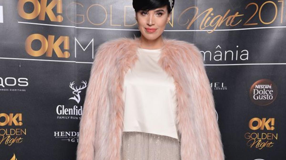 adelina pestritu cu burtica de gravida la o petrecere aseara si a facut de cap noaptea cu dulciuri