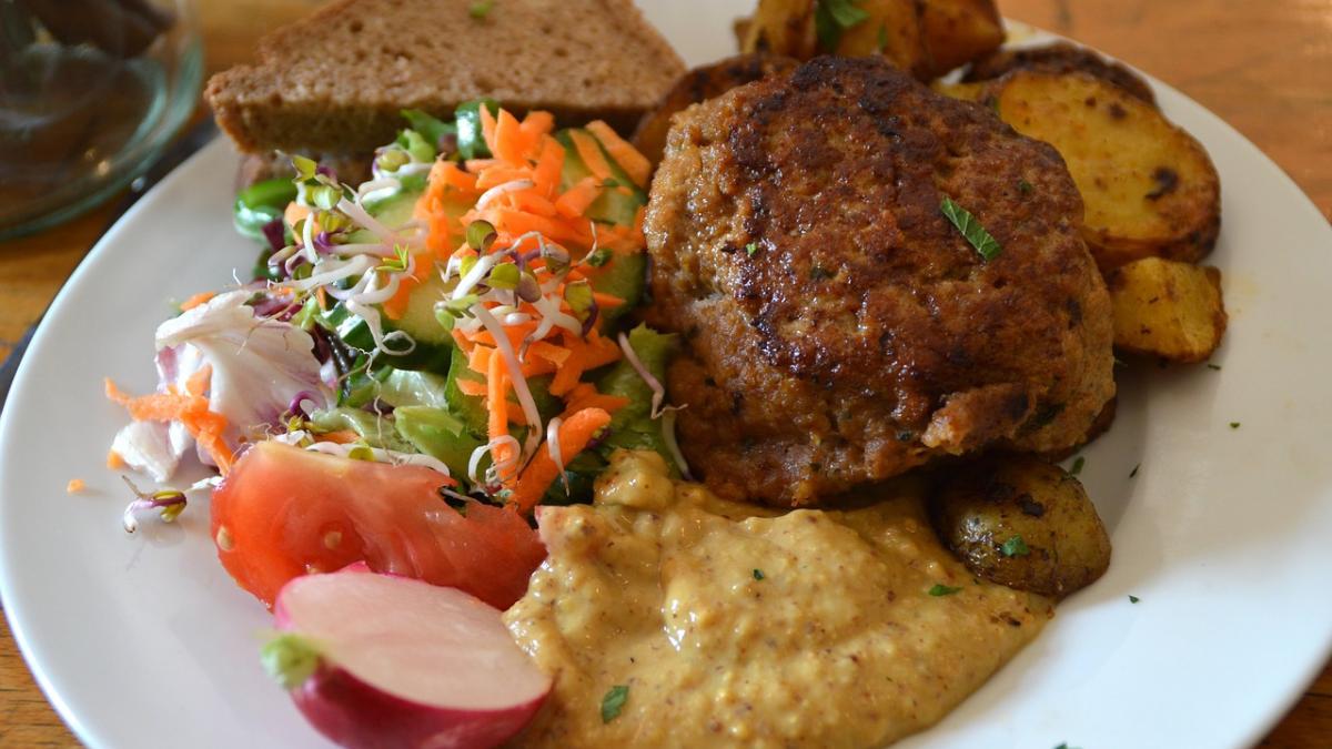 a incercat sa isi omoare parintii cu otrava pentru sobolani si a dat vina pe sora lui ce pedeapsa a