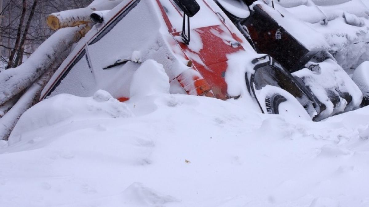 accident grav in italia trei romani raniti dupa ce un microbuz a lovit un camion