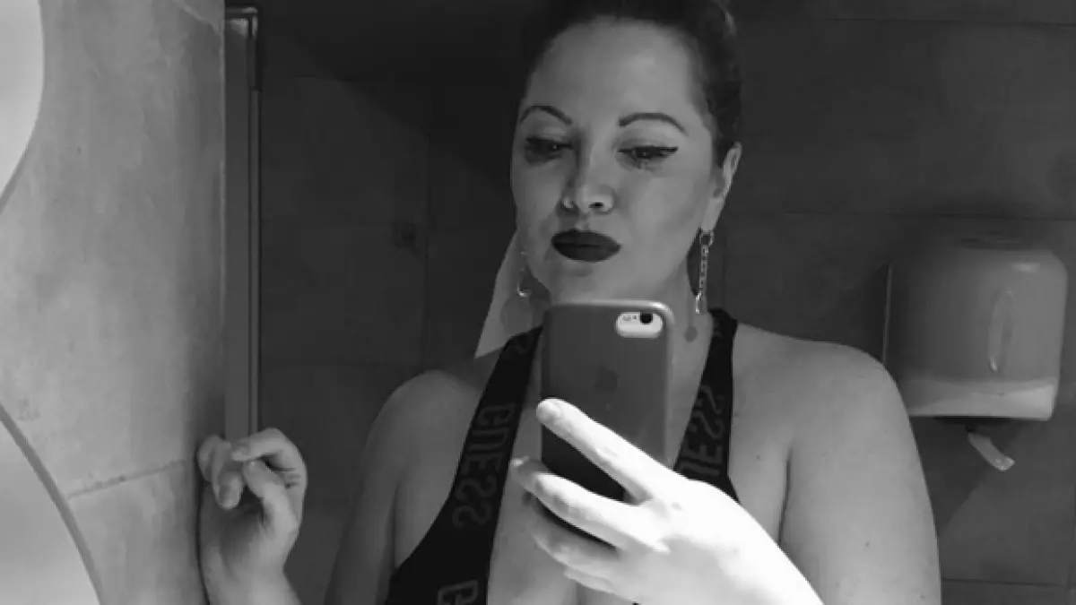 oana lis s a pozat in costum de baie ce au remarcat fanii