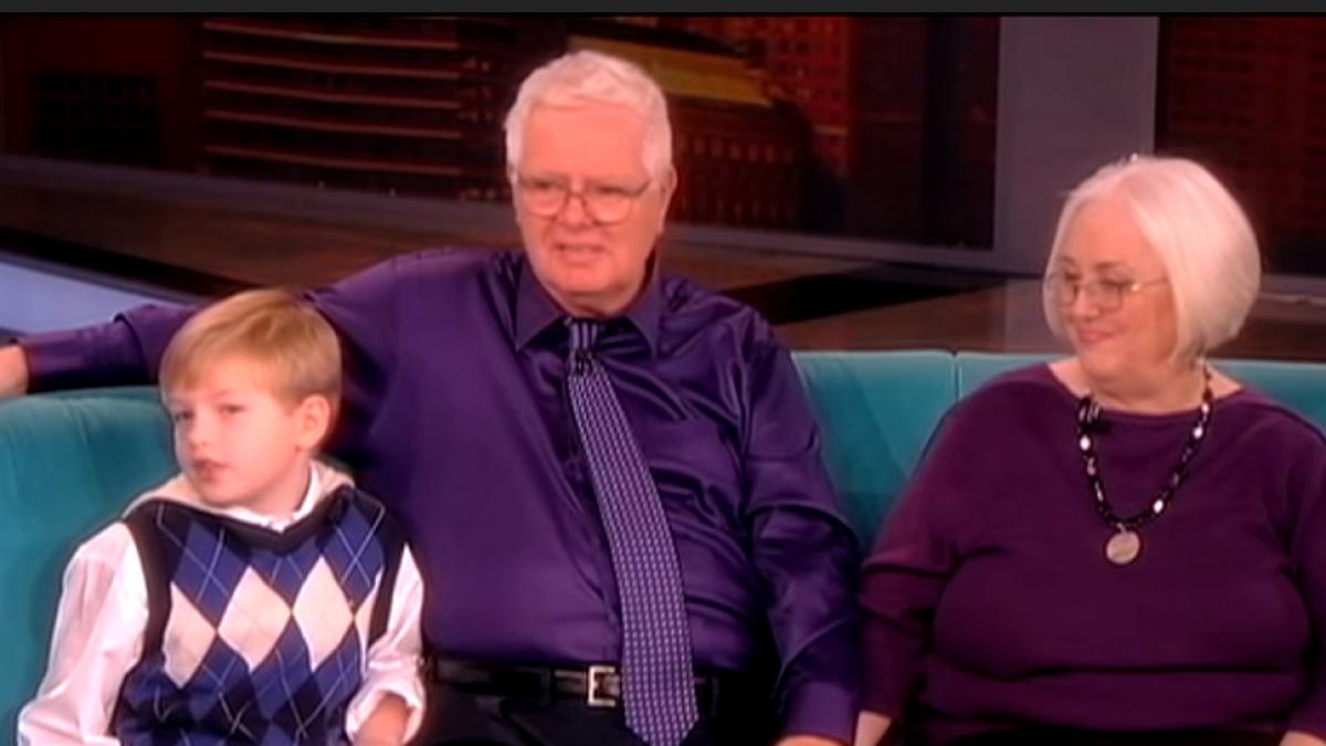 a fost despartit de sora lui cand era mic dupa 65 de ani copilul vecinilor i a spus adevarul