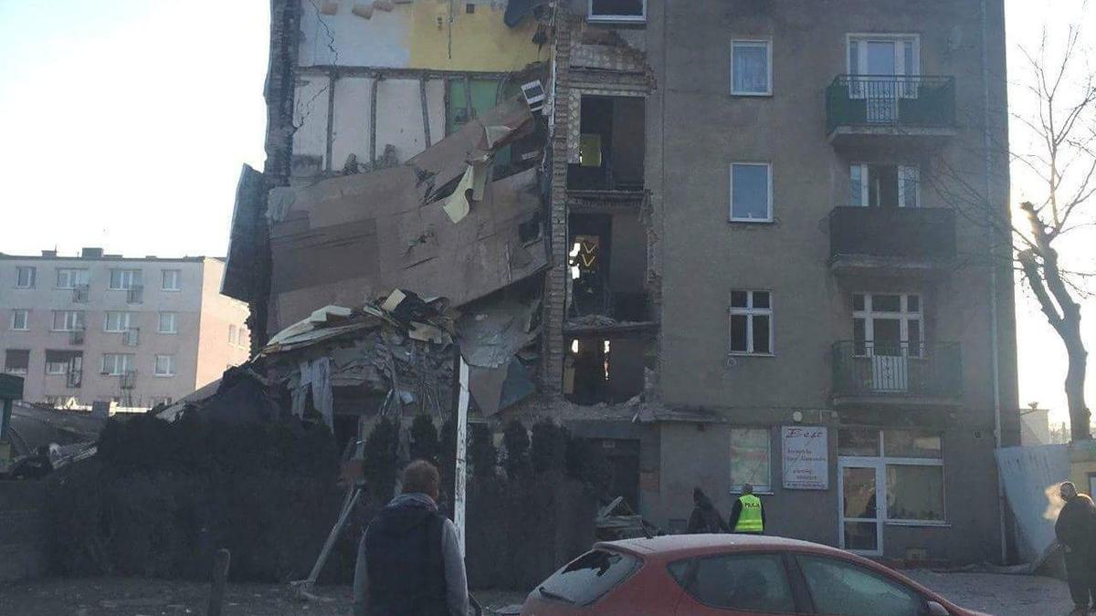 cel putin patru morti si 22 de raniti in urma prabusirii unui imobil in polonia