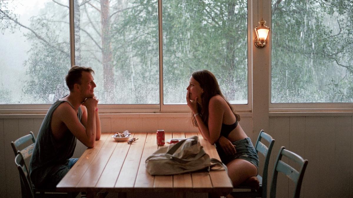 sunt casatoriti de peste 10 ani iar ea este lucratoare in industria sexului