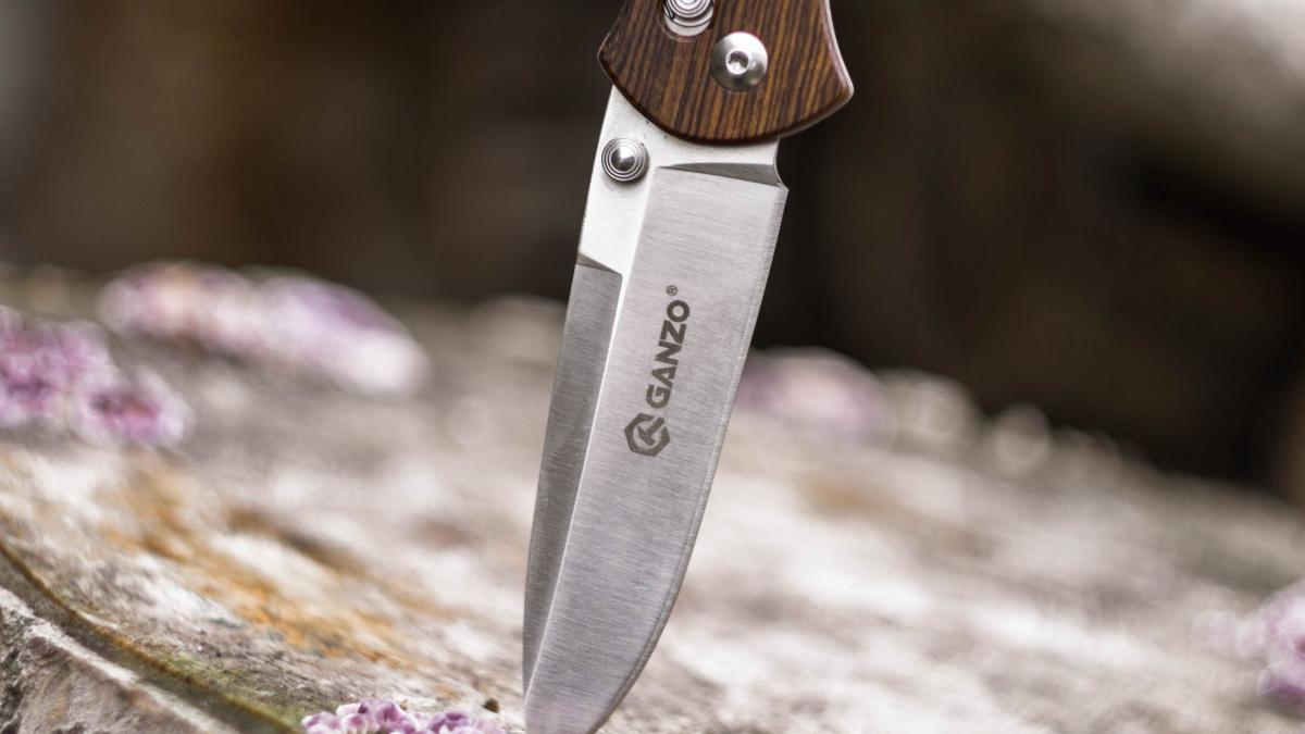 un adolescent de 16 ani a injunghiat mortal o tanara de zeci de ori imi place ce am facut imi place