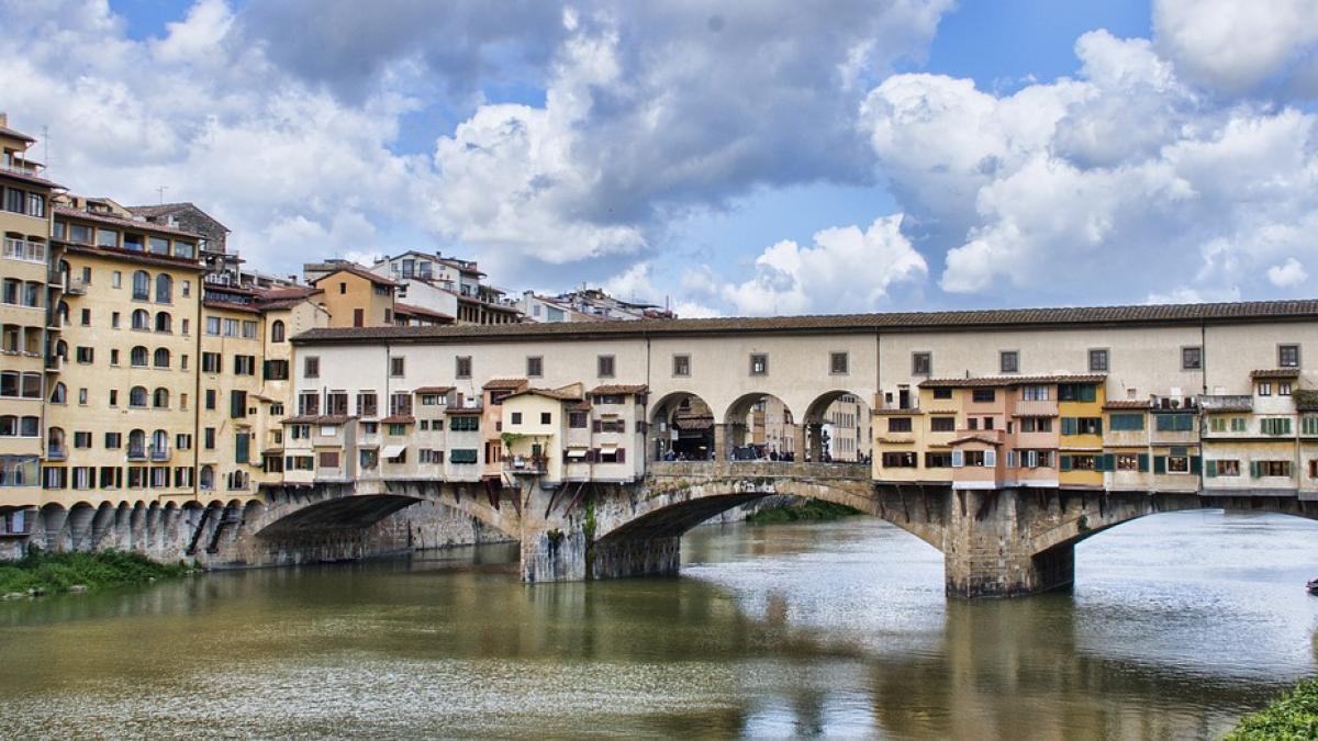 un vanzator ambulant african omorat la florenta