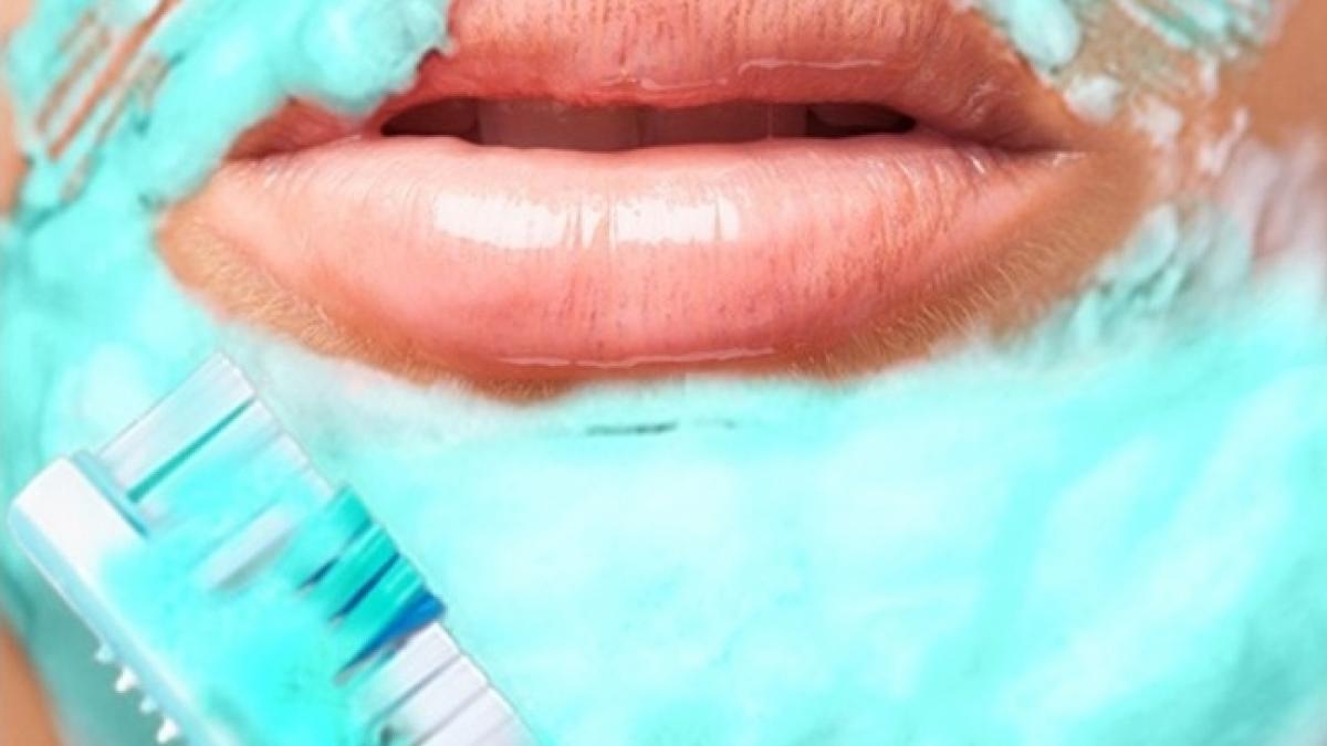 a amestecat pasta de dinti si bicarbonat de sodiu si a aplicat amestecul pe ten trucul asta iti va