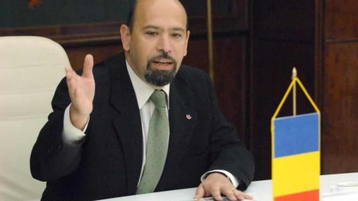 fostul deputat fugar trimite scrisori presei