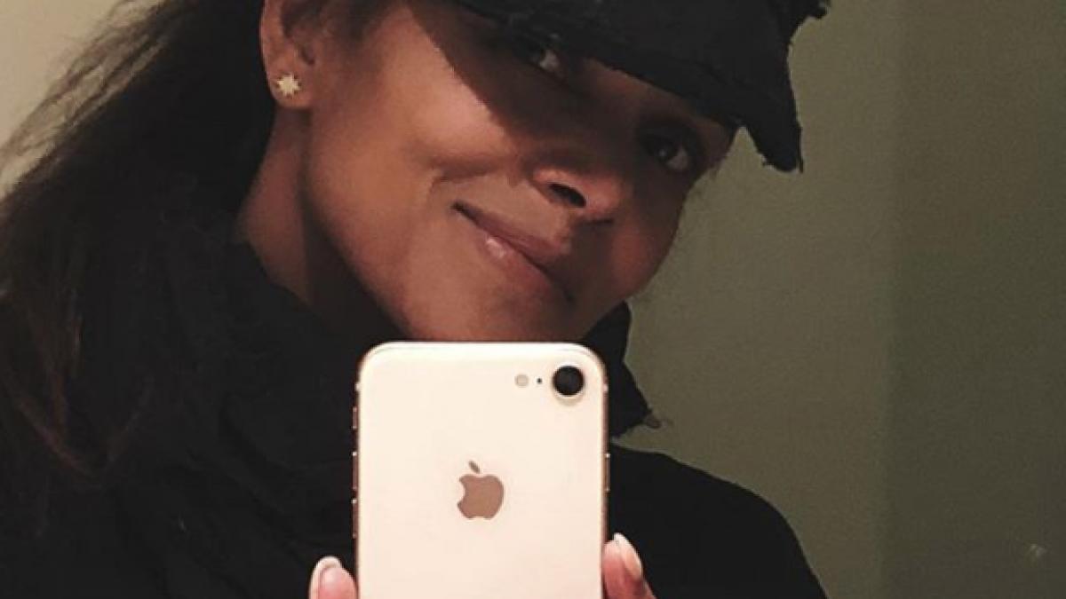 halle berry a purtat cea mai scurta rochie la petrecerea de dupa oscaruri crapatura depasea orice