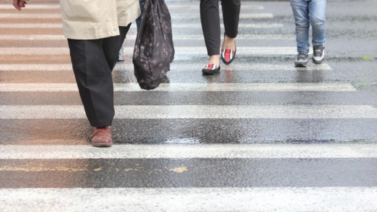 o adolescenta de 16 ani din constanta lovita de un politist pe trecerea de pietoni