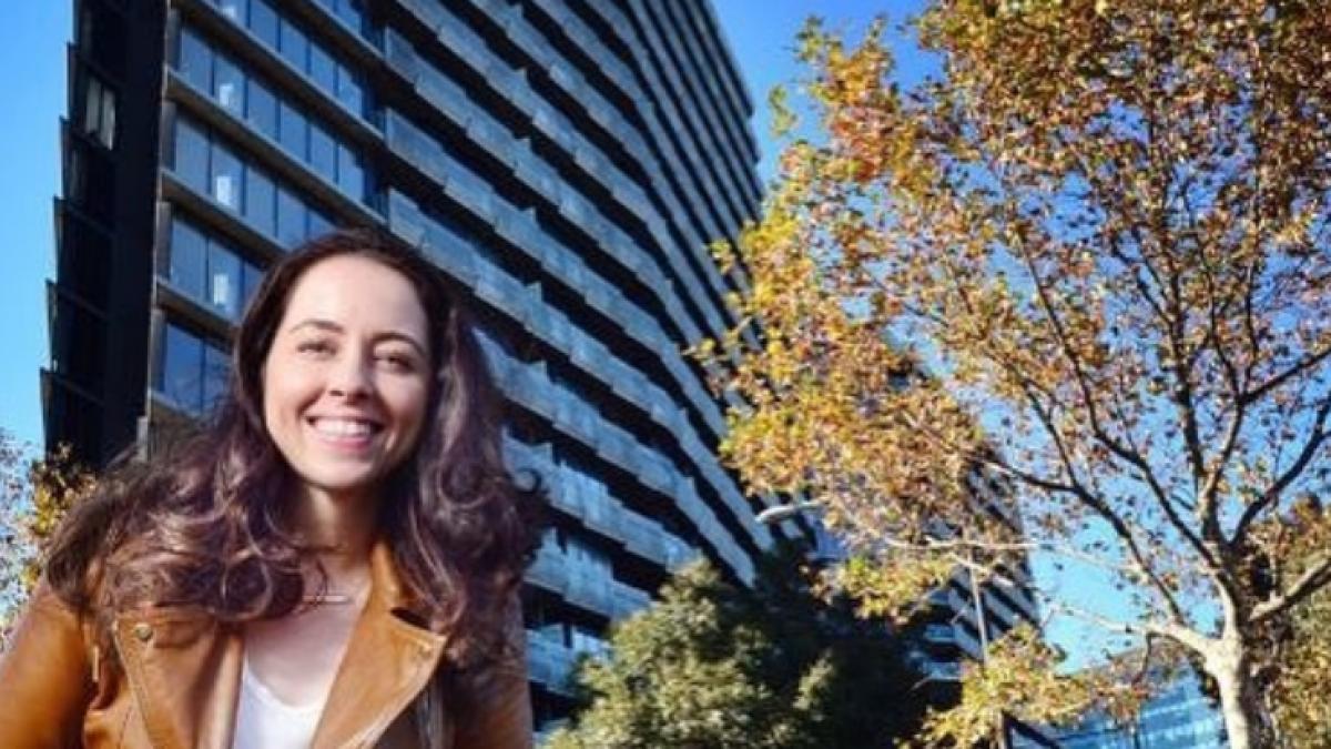 o tanara a reusit sa castige suficient de multi bani pentru a se pensiona la 32 de ani oricine